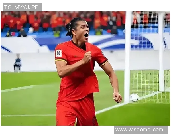 因摸头动作走红的足球明星展现场内外温柔一面引发球迷热议